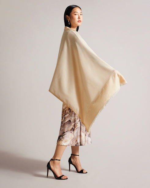 ESTELI-Scarves-Complete any outfit with a touch of elegance with the ESTELI scarf. With its woven logo and fringed edge will see you through for seasons to come. Timeless, understated, classic. Long scarf Woven style Fringed ends Dimensions: L180cm x W 70cm Ted Baker branded- Ted Baker Romania